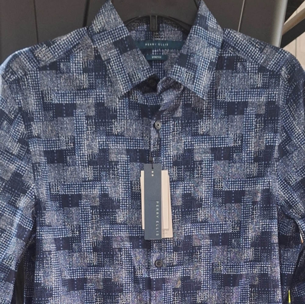 Perry Ellis Stretch Small NWT Blue and White Patterned Men's  Button Down Shirt